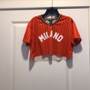 Cropped orange shirt